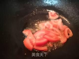 西红柿金针菇鱼丸汤的做法步骤：1
