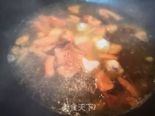 西红柿金针菇鱼丸汤的做法步骤：2