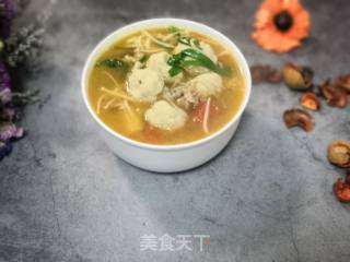 西红柿金针菇鱼丸汤的做法步骤：7