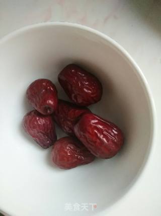 红豆莲子银耳羹的做法步骤：3