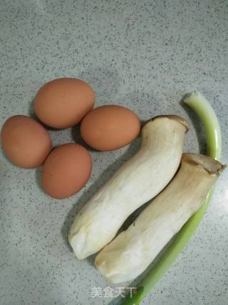 杏鲍菇炒鸡蛋的做法步骤：1