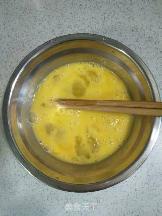 杏鲍菇炒鸡蛋的做法步骤：2