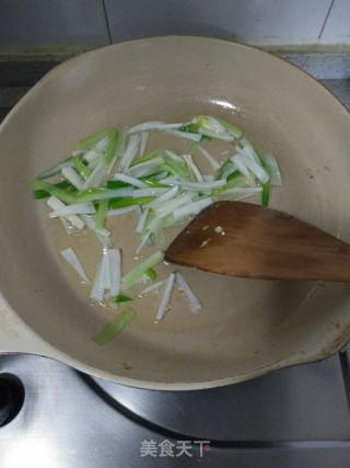杏鲍菇炒鸡蛋的做法步骤：6