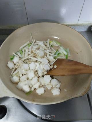 杏鲍菇炒鸡蛋的做法步骤：7