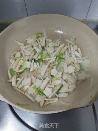 杏鲍菇炒鸡蛋的做法步骤：8