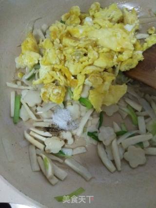 杏鲍菇炒鸡蛋的做法步骤：9