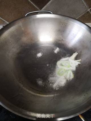 手撕圆白菜的做法步骤：2