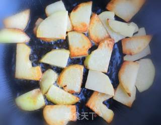 红萝卜炒土豆的做法步骤：2