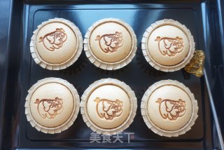 不开裂不塌陷戚风杯子蛋糕的做法步骤：12