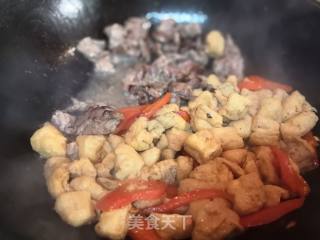 牛肉炒油豆腐的做法步骤：7