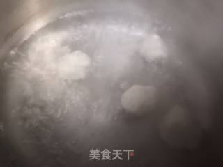 生菜鱼丸汤的做法步骤：1