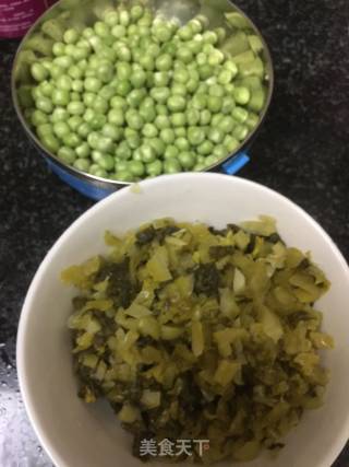 青豆酸菜炒肉末的做法步骤：2