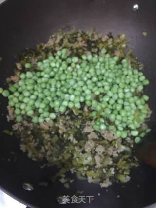 青豆酸菜炒肉末的做法步骤：5
