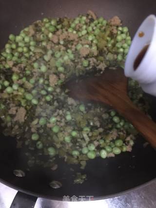 青豆酸菜炒肉末的做法步骤：7