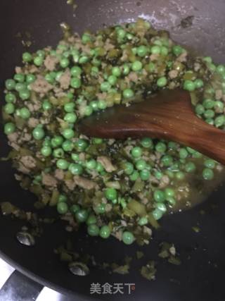 青豆酸菜炒肉末的做法步骤：8
