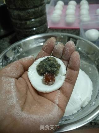 蜜饯芝麻花生汤圆的做法步骤：21