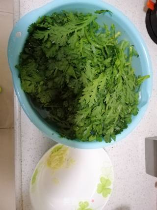 蒜炒茼蒿的做法步骤：1
