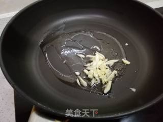 蒜炒茼蒿的做法步骤：2