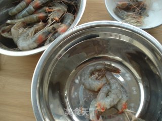 香炸凤尾虾的做法步骤：2