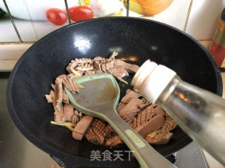 炒虾腰的做法步骤：11