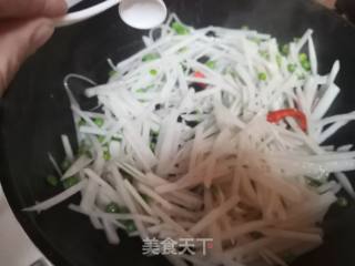 豌豆炒萝卜的做法步骤：4