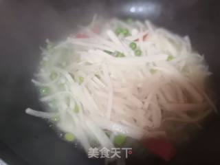 豌豆炒萝卜的做法步骤：5