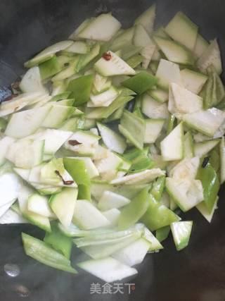 尖椒炒西葫芦的做法步骤：4