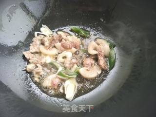 五花肉烧平菇的做法步骤：5
