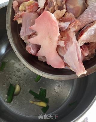 柱侯酱炆板栗鸡的做法步骤：4