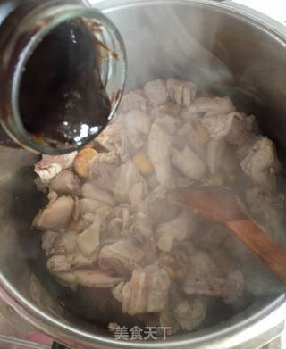 柱侯酱炆板栗鸡的做法步骤：6