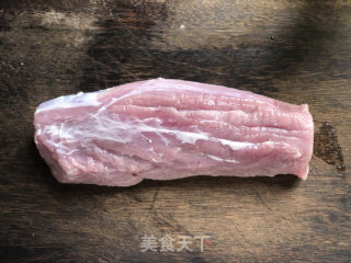 糖醋里脊的做法步骤：1