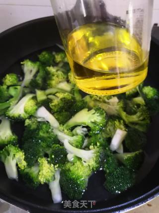 西兰花炒双耳的做法步骤：3