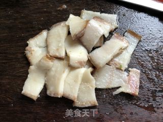 蒜苔炒腊肉的做法步骤：2