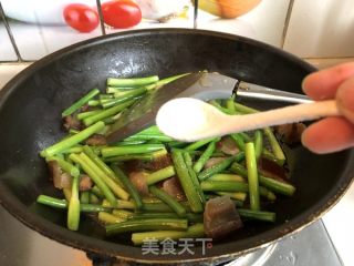 蒜苔炒腊肉的做法步骤：10