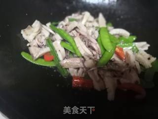 荷兰豆炒鱿鱼的做法步骤：3