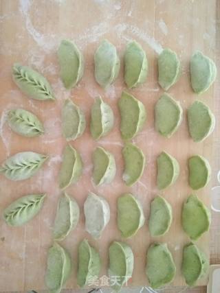 芹菜猪肉鲜虾饺的做法步骤：6