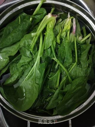 凉拌菠菜的做法步骤：1