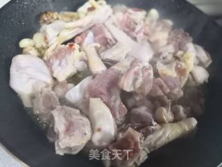红焖嫩鸭的做法步骤：1