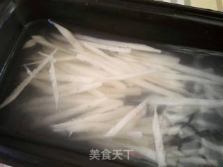 藕丝拌紫甘蓝的做法步骤：4