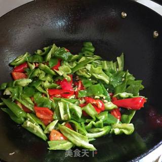 青椒炒酥肉的做法步骤：11