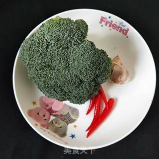 炝汁西兰花的做法步骤：2