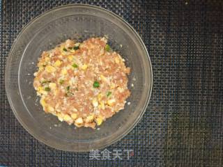如何做松软爽脆的鲜虾猪肉酿菇的做法步骤：1