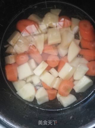 牛肉炖土豆的做法步骤：3