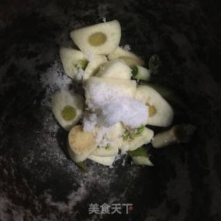 菠菜拌毛蚶的做法步骤：15