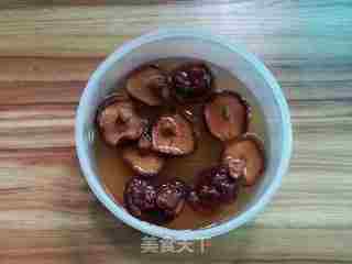 蟹柳瑶柱香菇玉米羹的做法步骤：2