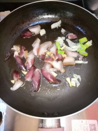 腊肉炒藕片的做法步骤：4