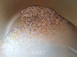 腊八新口味_海鲜皮蛋粥的做法步骤：1