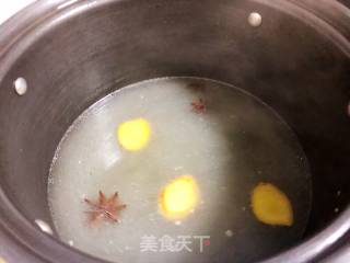 酸菜白肉血肠（东北杀猪菜）的做法步骤：4