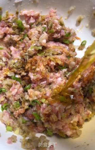猪肉酸菜馅饼的做法步骤：5