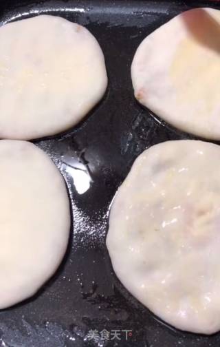 猪肉酸菜馅饼的做法步骤：8